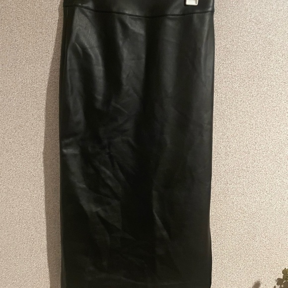 Halogen Black Midi Pencil Skirt‎ - Picture 1 of 5